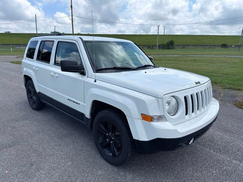 Used 2015 Jeep Patriot Sport w/ Power Value Group FWD image 5