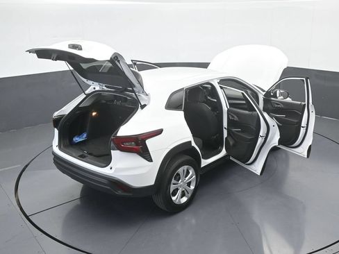 Used 2025 Chevrolet Trax LS FWD image 60