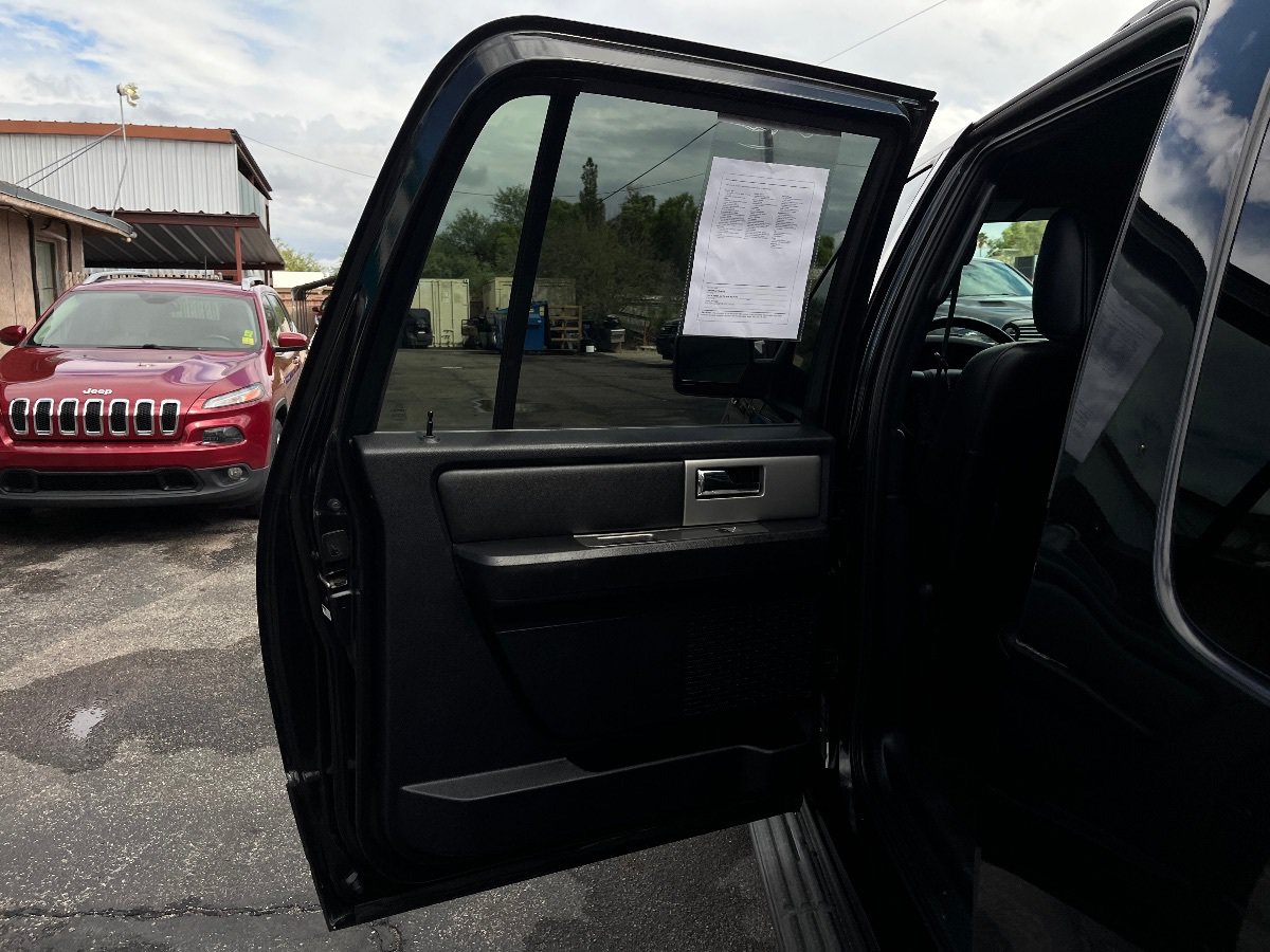 Used 2015 Ford Expedition EL XLT w/ Equipment Group 202A RWD image 31
