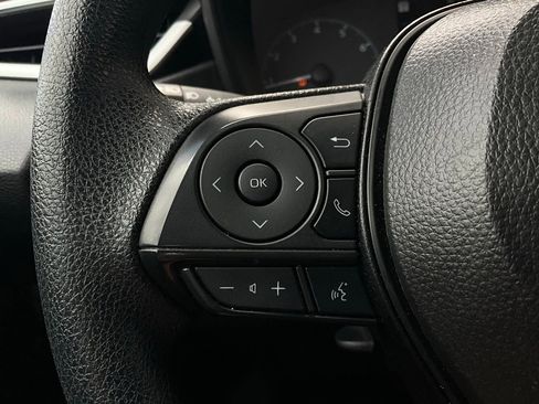 Used 2025 Toyota Corolla LE image 29