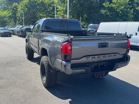Used 2019 Toyota Tacoma TRD Sport AWD/4WD image 6
