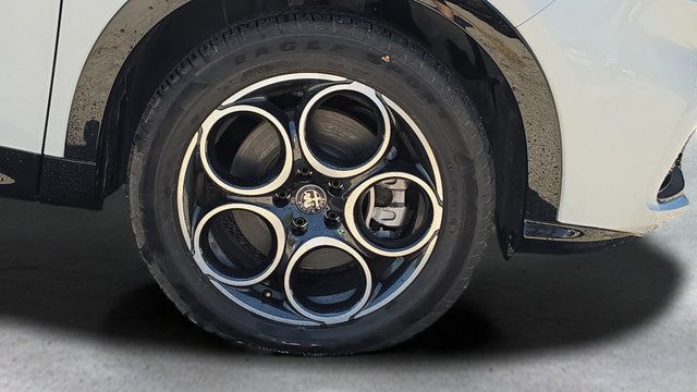 Used 2025 Alfa Romeo Tonale AWD/4WD image 17