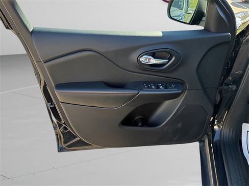 Used 2021 Jeep Cherokee Trailhawk w/ Trailer Tow Group image 6