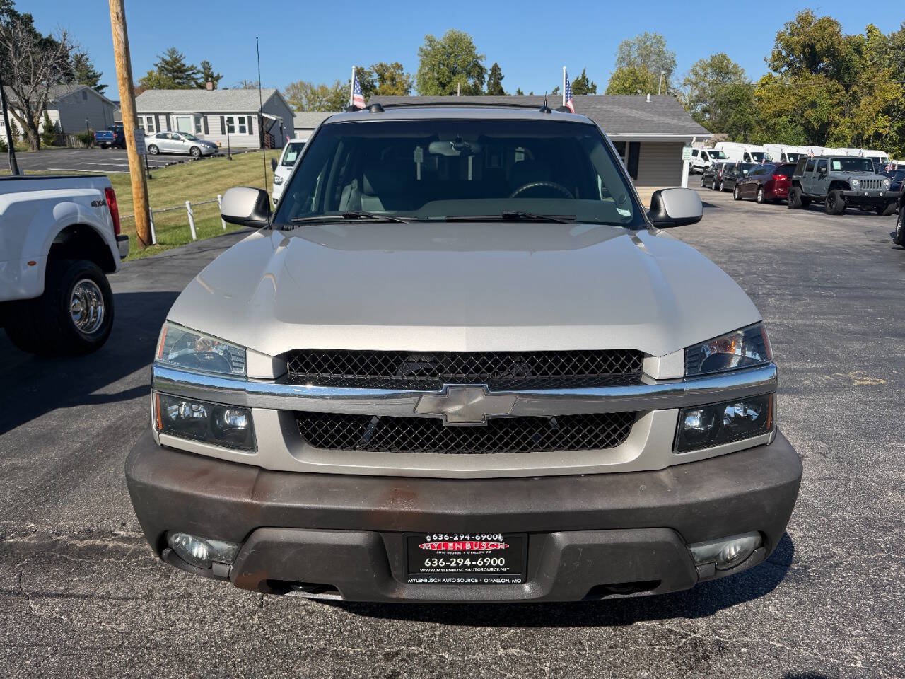 Used 2004 Chevrolet Avalanche Z71 w/ Sun And Sound Package AWD/4WD image 3