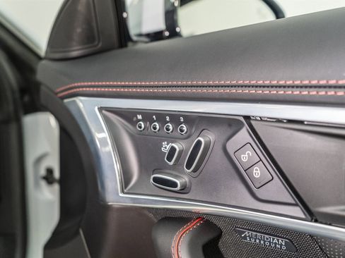 Used 2020 Jaguar F-TYPE SVR image 63