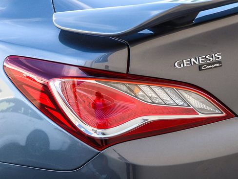 Used 2016 Hyundai Genesis Coupe 3.8 image 11