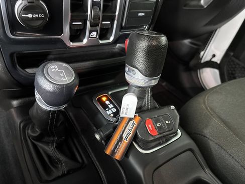 Used 2024 Jeep Wrangler Unlimited Sport AWD/4WD image 20