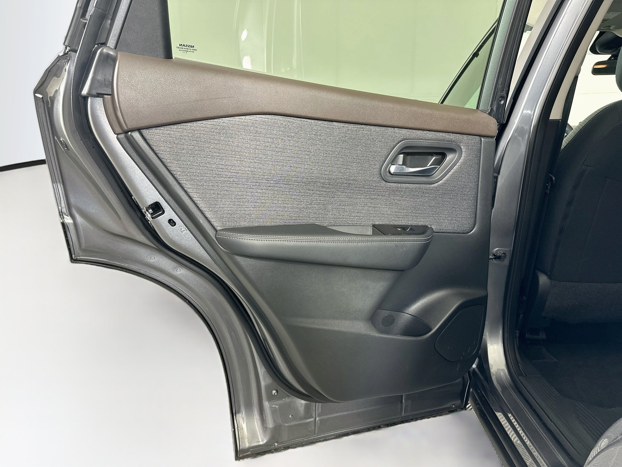 Used 2023 Nissan Rogue SV FWD image 25