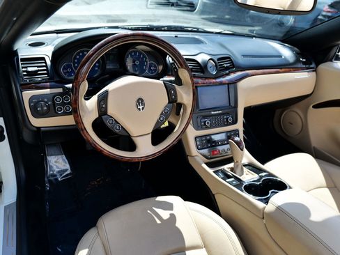 Used 2015 Maserati GranTurismo Convertible image 13