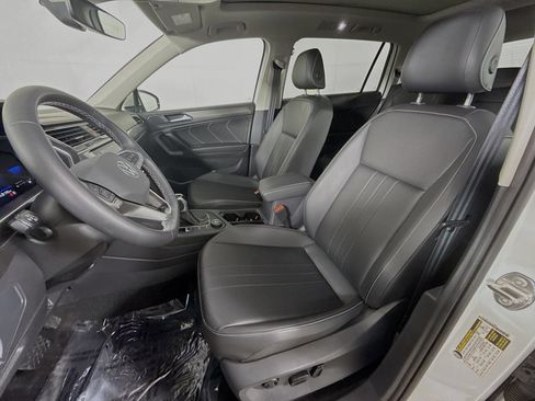 Used 2023 Volkswagen Tiguan SE w/ Panoramic Sunroof Package AWD/4WD image 5