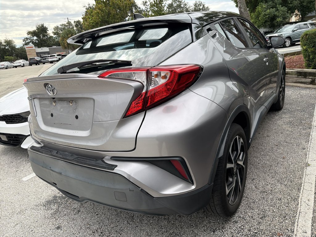 Used 2019 Toyota C-HR XLE FWD image 6