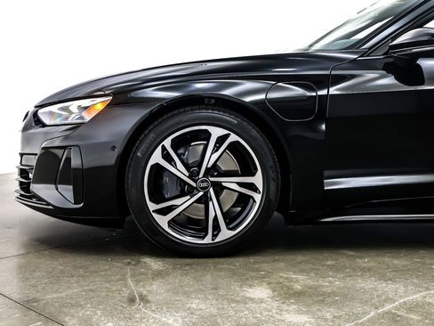 Used 2022 Audi e-tron GT Prestige image 11