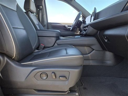 Used 2025 Chevrolet Suburban Premier image 14