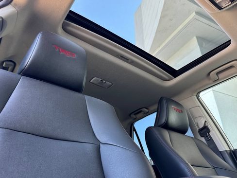 Used 2023 Toyota 4Runner TRD Off-Road Premium w/ Moonroof Package AWD/4WD image 18