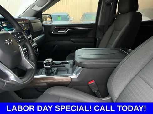 Used 2023 Chevrolet Silverado 1500 RST AWD/4WD image 9