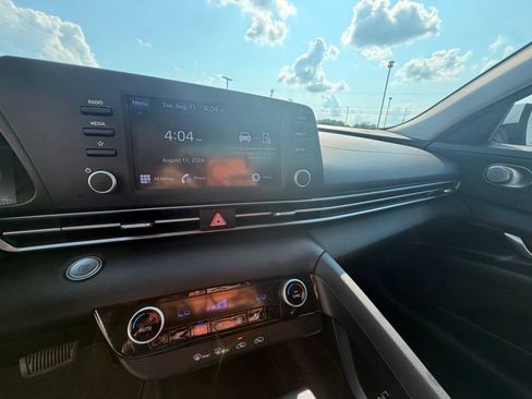Used 2021 Hyundai Elantra SEL FWD image 18