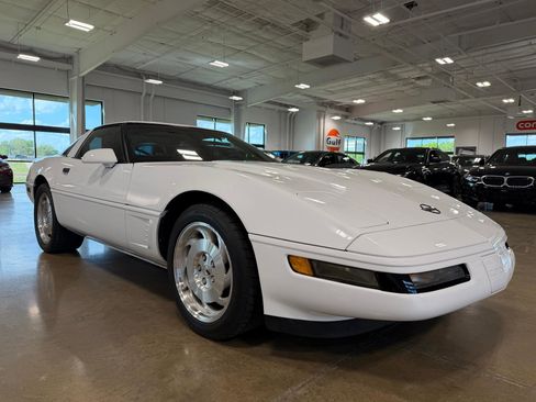 Used 1995 Chevrolet Corvette Coupe RWD image 2