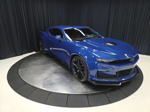 Used 2021 Chevrolet Camaro SS RWD image 6
