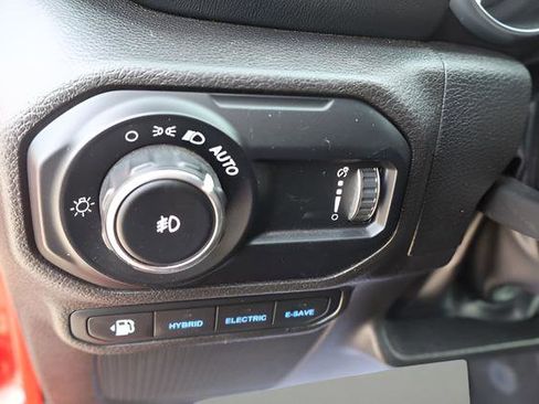 Used 2023 Jeep Wrangler Unlimited Sahara AWD/4WD image 16