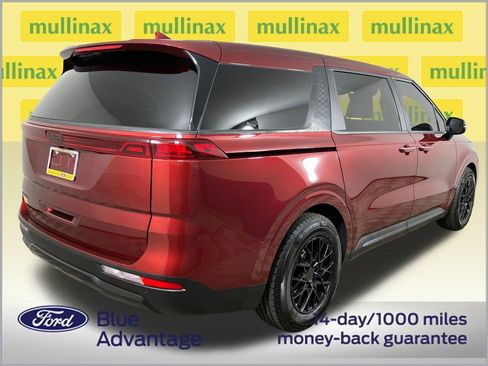 Used 2024 Kia Carnival LX image 4