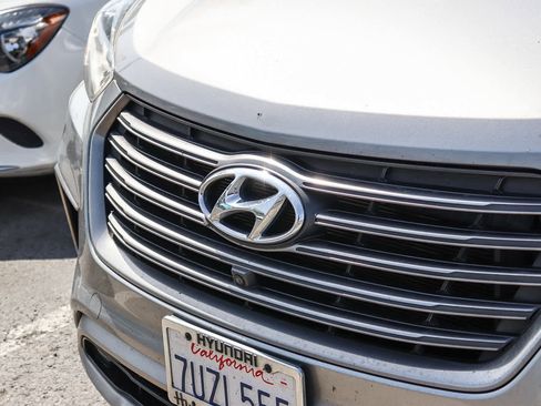 Used 2017 Hyundai Santa Fe Limited image 3