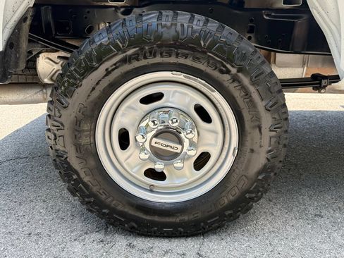 Used 2021 Ford F250 XL w/ Power Equipment Group AWD/4WD image 16