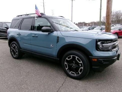 Certified 2023 Ford Bronco Sport Outer Banks w/ Tech Package image 2