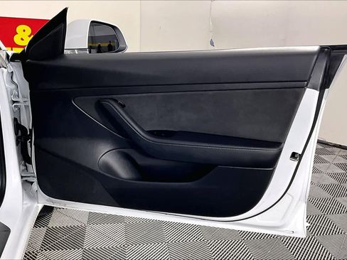 Used 2020 Tesla Model 3 Standard Range Plus image 19