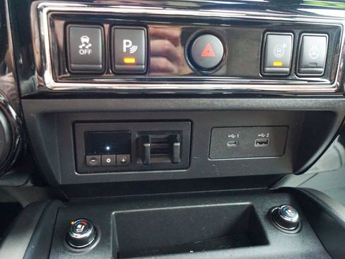 Used 2021 Nissan Titan Platinum Reserve w/ Moonroof Package image 31