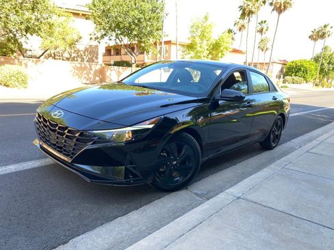 Used 2023 Hyundai Elantra SEL w/ Cargo Package FWD image 3