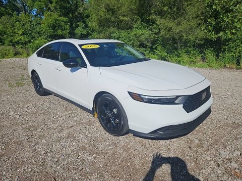 Used 2025 Honda Accord SE image 2