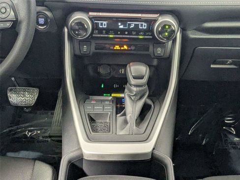 Used 2025 Toyota RAV4 XLE FWD image 39