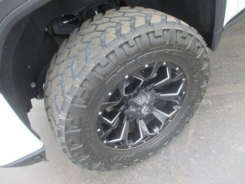 Used 2022 GMC Sierra 2500 AT4 w/ AT4 Premium Plus Package image 13