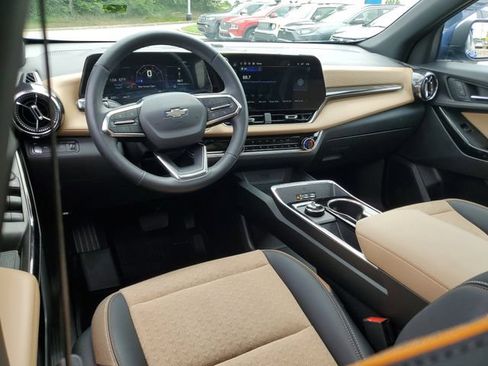 Used 2025 Chevrolet Equinox ACTIV AWD/4WD image 10
