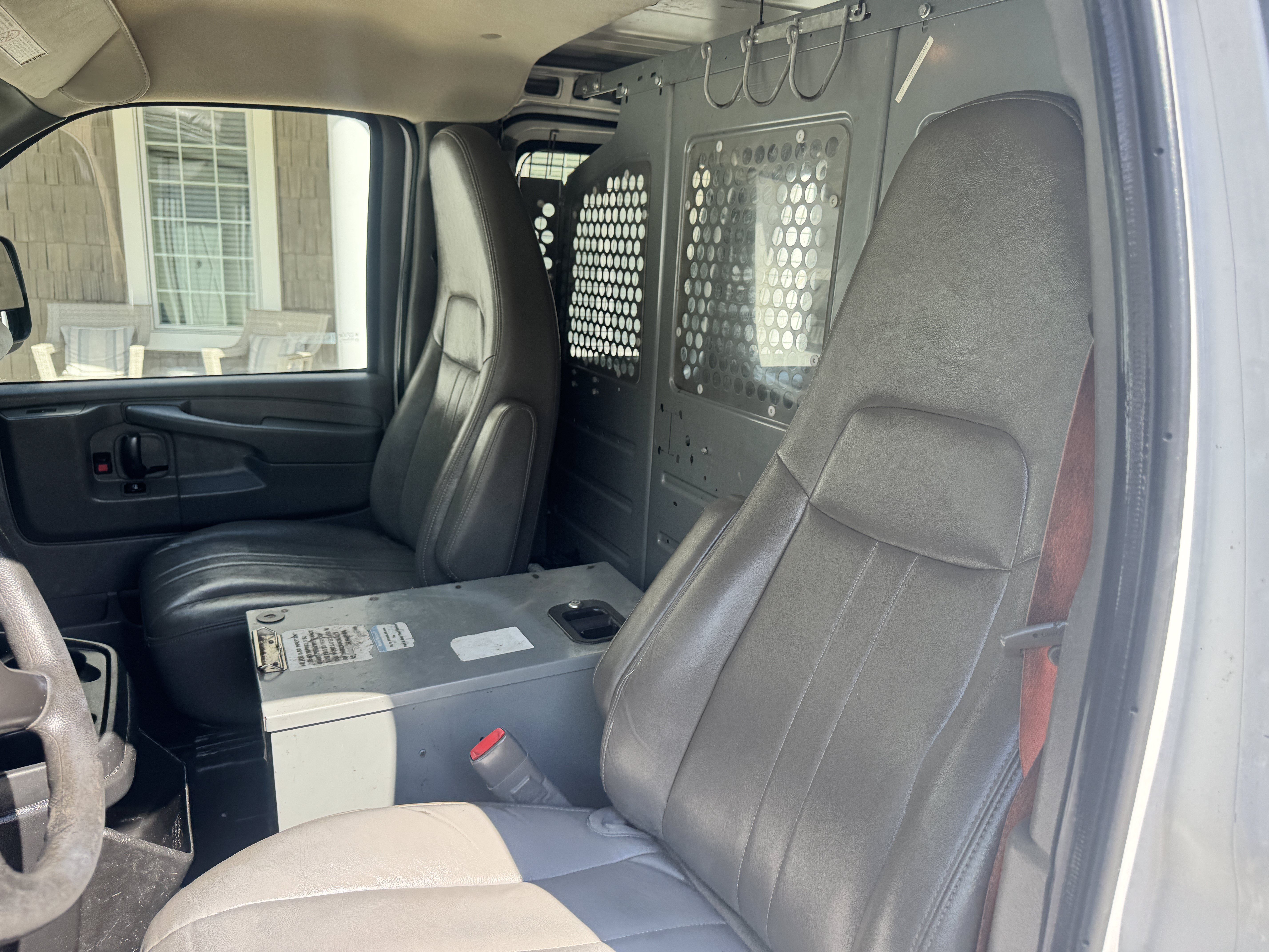 Used 2014 Chevrolet Express 2500 RWD image 13