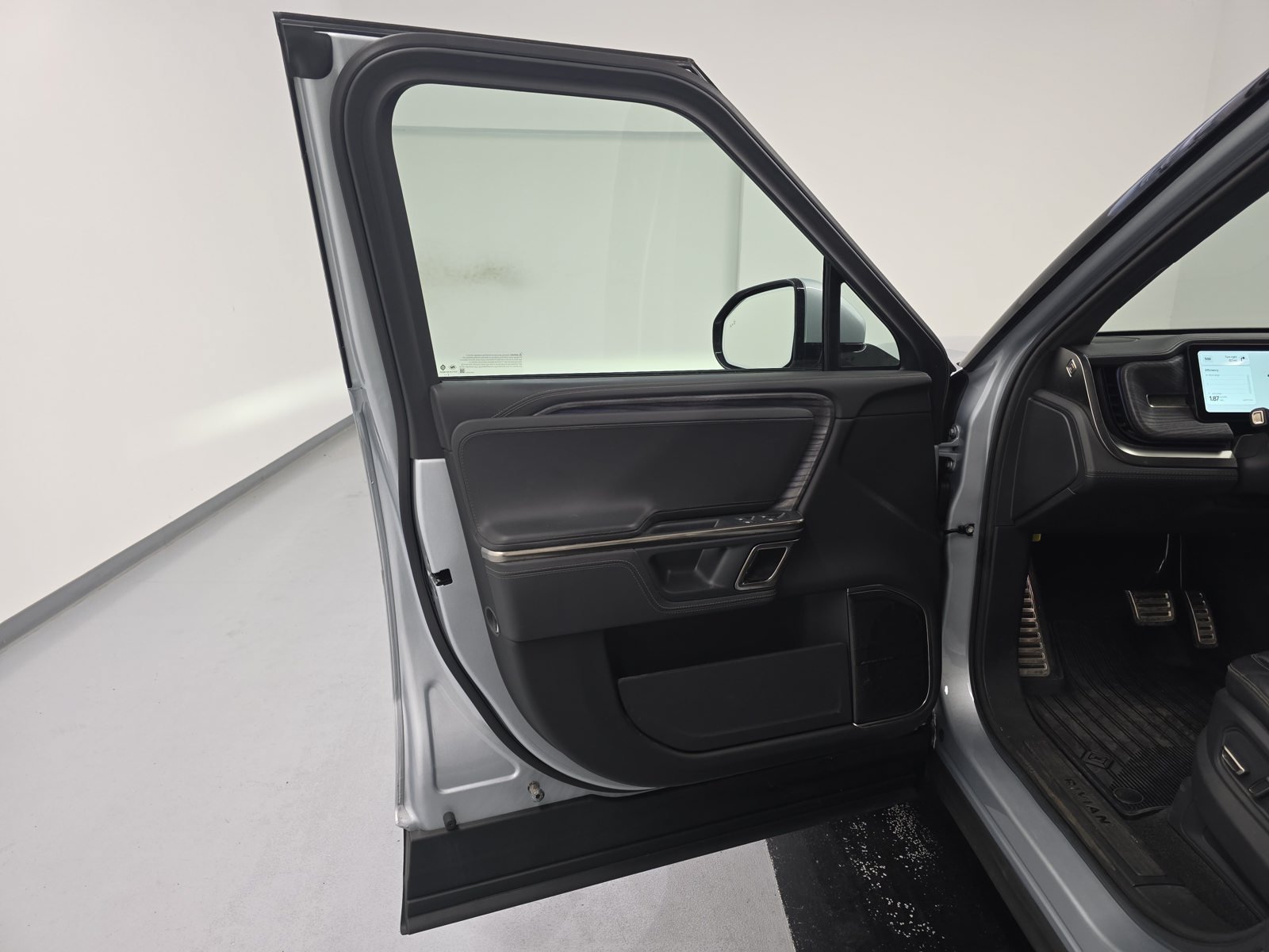 Used 2022 Rivian R1T Adventure AWD/4WD image 16