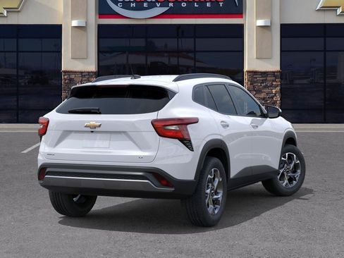 New 2026 Chevrolet Trax LT w/ Driver Confidence Package FWD image 4