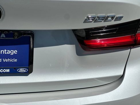 Used 2021 BMW 330e w/ Convenience Package RWD image 27