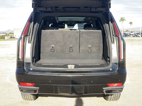 Certified 2023 Cadillac Escalade Premium Luxury image 24