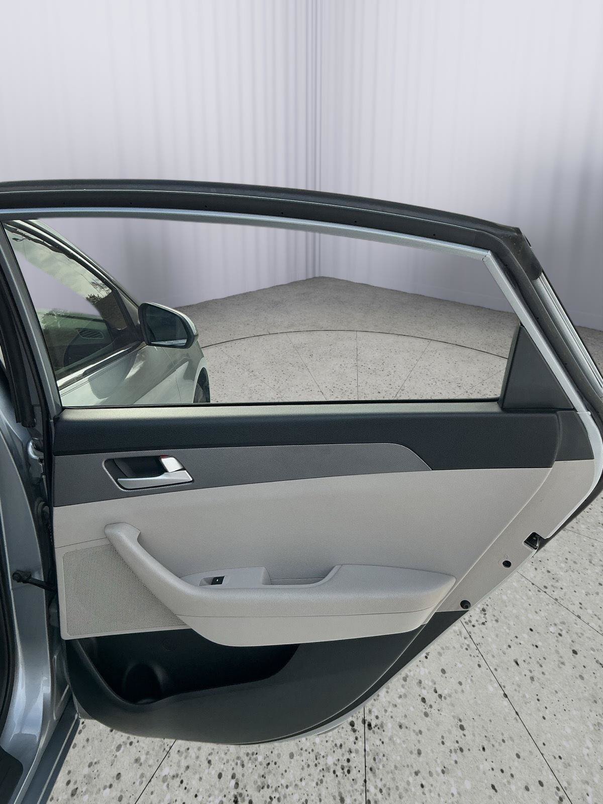 Used 2016 Hyundai Sonata SE FWD image 22