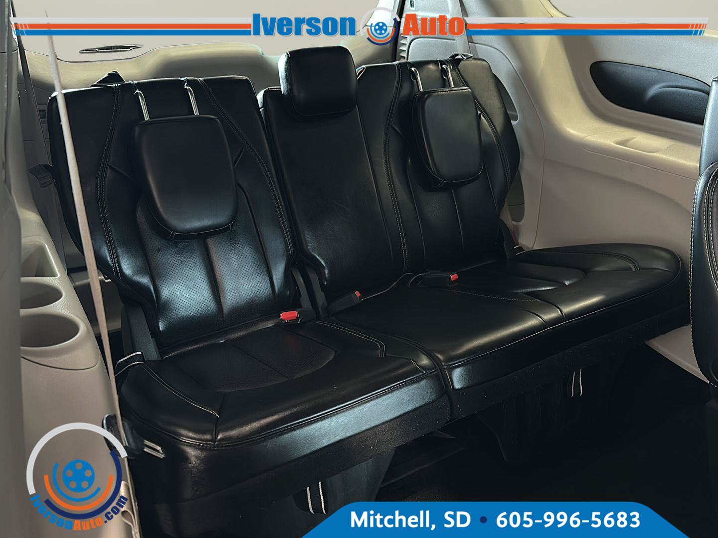 Used 2023 Chrysler Pacifica Touring-L FWD image 29