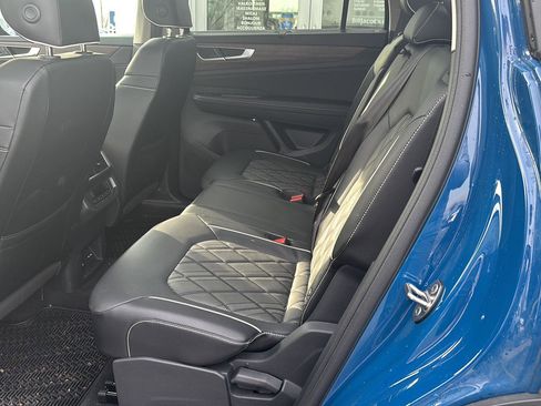 Used 2025 Volkswagen Atlas SEL Premium R-Line image 10