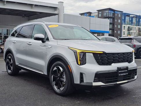 Certified 2025 Kia Sorento EX image 8