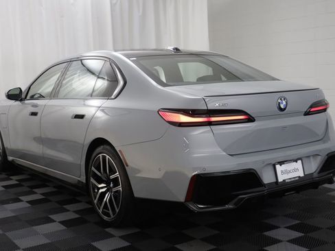 Certified 2025 BMW 750e xDrive w/ Autobahn Package AWD/4WD image 17