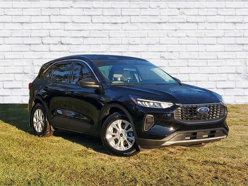Used 2023 Ford Escape Active image 1