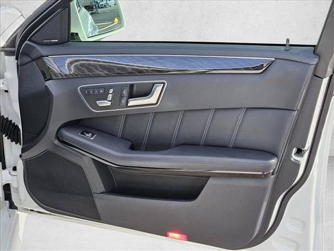 Used 2016 Mercedes-Benz E 400 4MATIC Sedan image 10