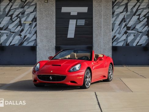 Used 2010 Ferrari California RWD image 6