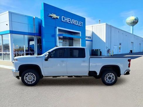 Used 2020 Chevrolet Silverado 2500 LT w/ Z71 Off-Road Package image 7