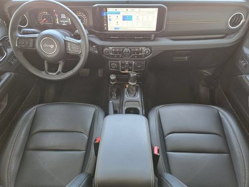 Certified 2025 Jeep Gladiator Sport AWD/4WD image 33