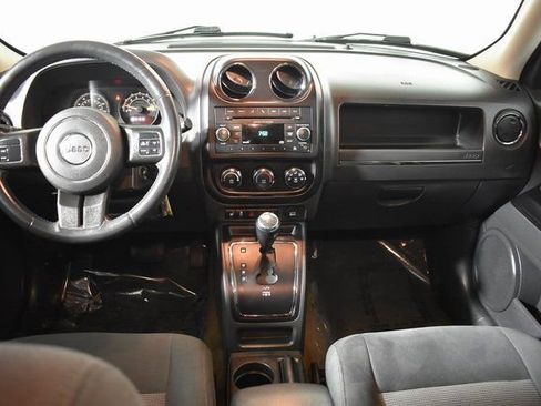 Used 2017 Jeep Patriot Latitude image 19